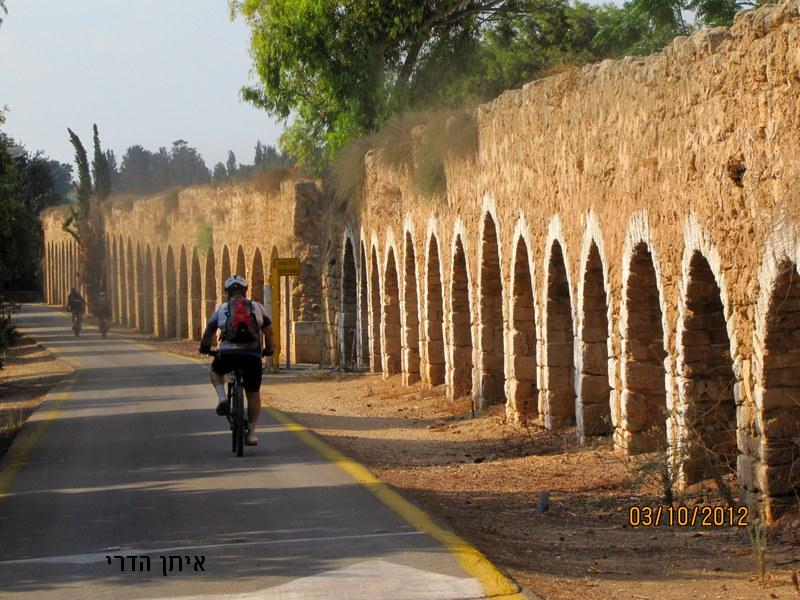 קובץ:לאורך אמת המים של עכו 067.jpg