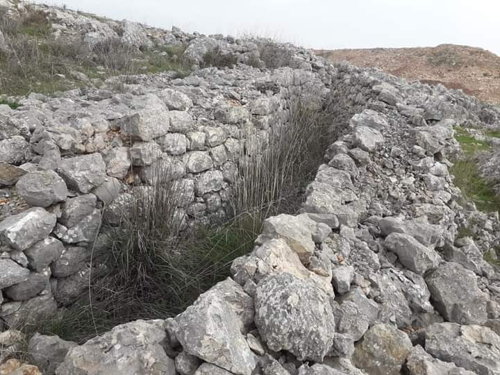 קובץ:קירותמוצב.jpg