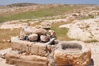 בור המים סמוך לשער האחורי מעלה מכמש 001.jpg
