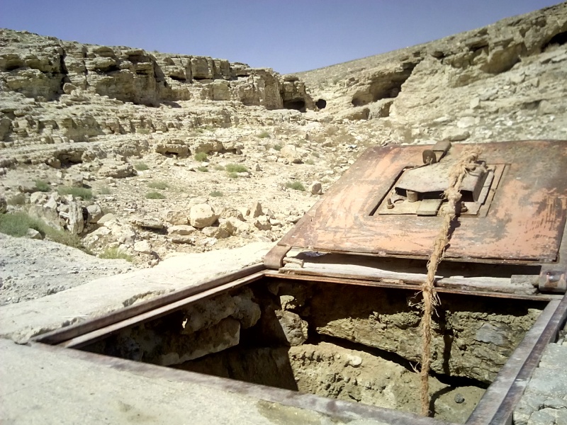 קובץ:בור ומערה בנחל קינה.jpg