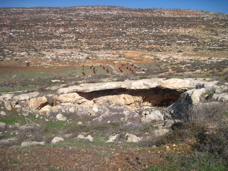 קובץ:מערהמורהג.JPG