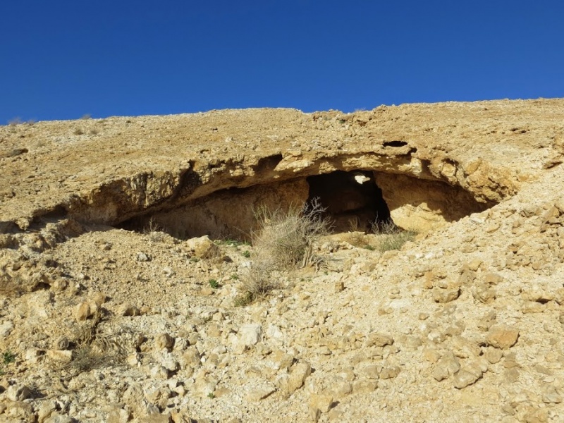 קובץ:מערה בתצורת שבטה.JPG