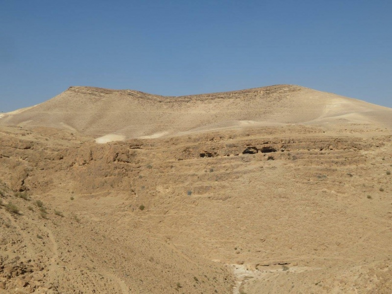 קובץ:מערותאבנישדה.jpg