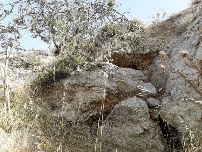 קובץ:מערתחדרגמאלהב.jpg