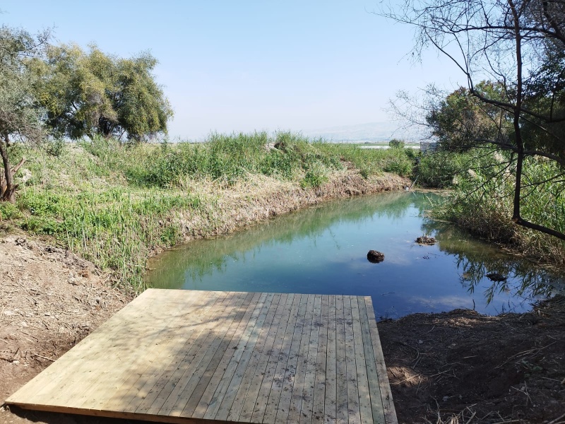 קובץ:עין בוליבל עין יבוק.jpg