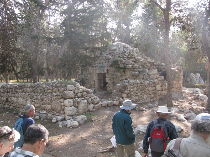 קובץ:קיברות המקבים וטיטורה 008.jpg