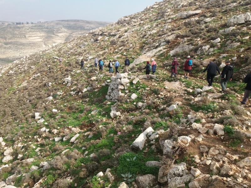 קובץ:קיר תמך מעבר מכמש.jpg