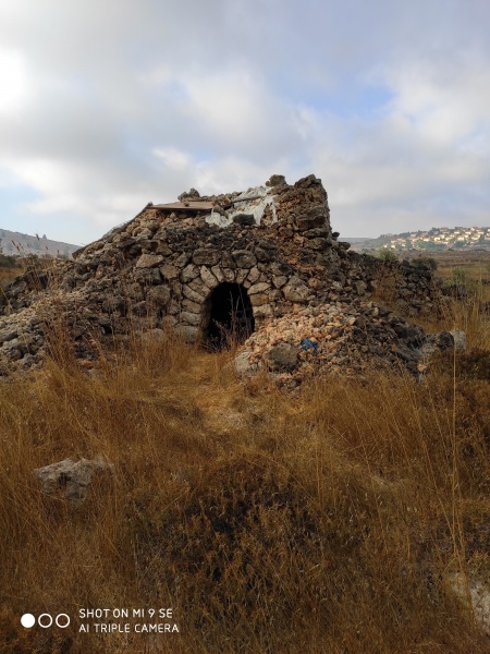 קובץ:שומרה מתפרקת.jpg