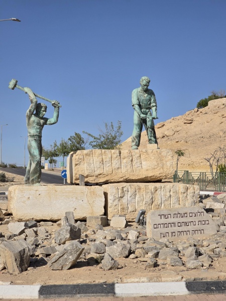 קובץ:2025-06-05T08 28 36.217674258244.jpg