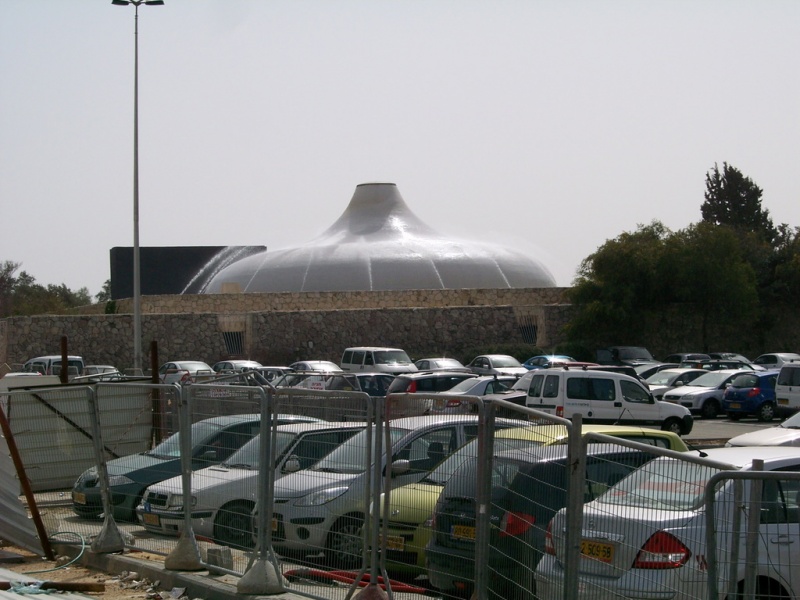 קובץ:Book-shrine.JPG