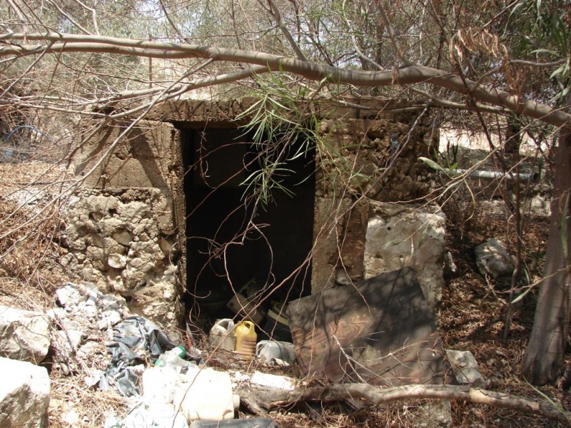 קובץ:Bunker near A-Luban train line 1 (Large).jpg