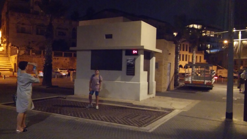 קובץ:Jaffa harbor - the trucks scale 2.jpg