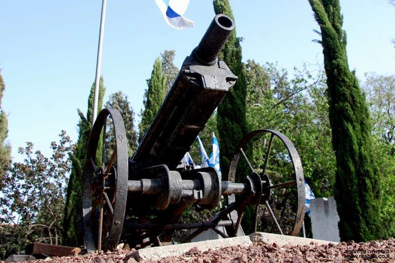 קובץ:Old canon kefar varburg efi elian 2012.jpg