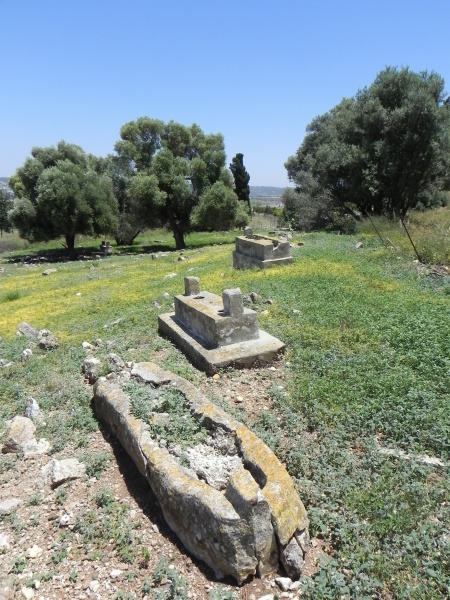 קובץ:Old cemetary2.JPG