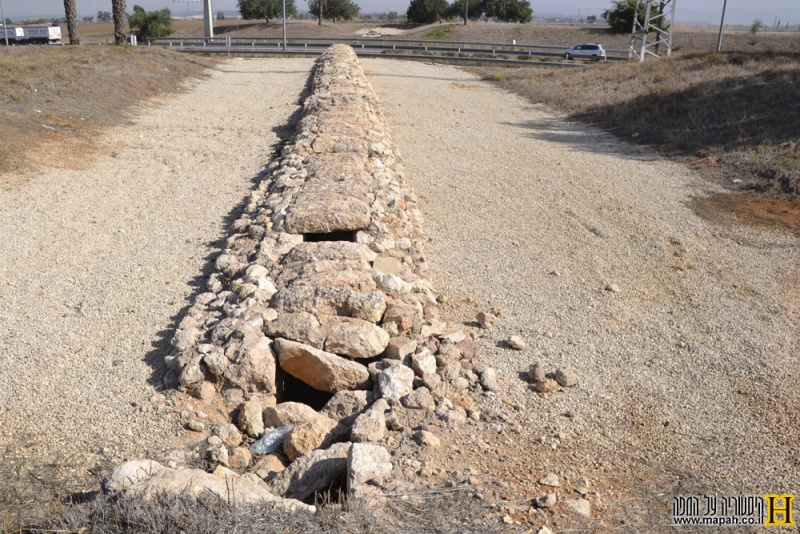 קובץ:Ramle-aqueduct-road-6-DSC-0503.jpg