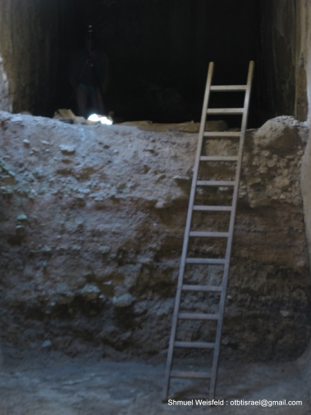 קובץ:Yochanancave3.JPG